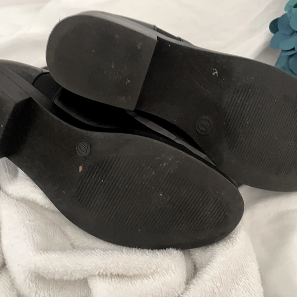 Candie’s Woman’s Dope Leather Ankle Boot - Picture 5 of 5